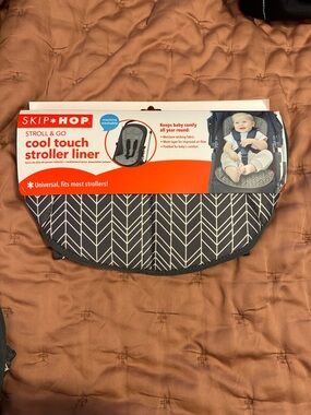 Skip Hop Stroll & Go Cool Touch Stroller Liner - Gray Chevron NWT
